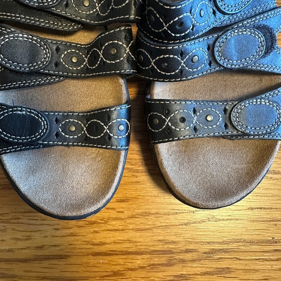 **CLARKS* Brown x Tan Sandals Size 7.5 - Picture 3 of 7